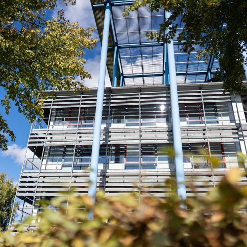 Außenansicht des DVZ-Gebäudes Außenansicht des DVZ-Gebäudes